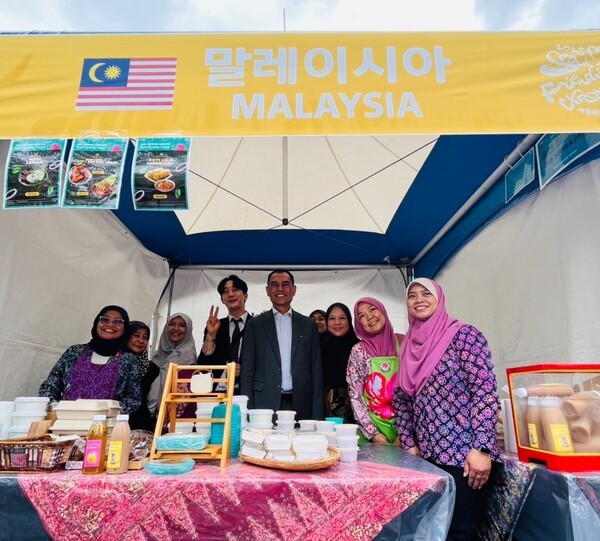 5월24일 서울세계도시문화축제에서 홍보 활동을 펼친 말레이시아관광청 서울사무소. [사진=말레이시아 관광청 서울사무소]