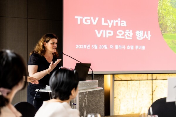 환영사를 전하는 플로렌스 파스퀴에 영업 이사 [사진=레일유럽]