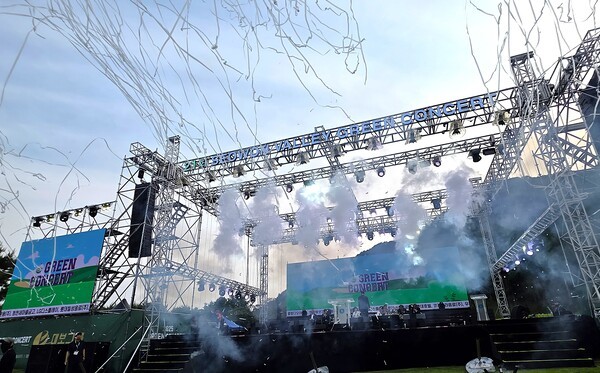 최등규 대보그룹 회장의 개막 선언 직후 메인 무대 모습 