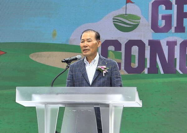 서원밸리 그린콘서트 식전행사에서 환영사를 하고 있는 최등규 대보그룹 회장 