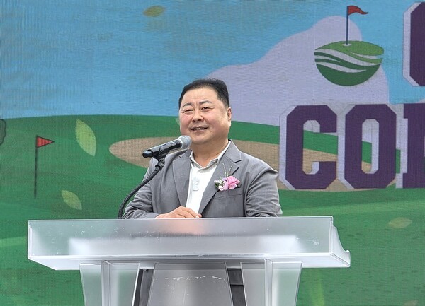 서원밸리 그린콘서트 개막행사에서 축사를 하고 있는 김경일 파주시장 