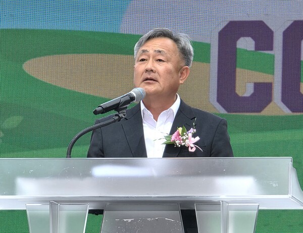 서원밸리 그린콘서트 식전행사에서 축사를 하고 있는 최동호 한국골프장경영자협회 회장 