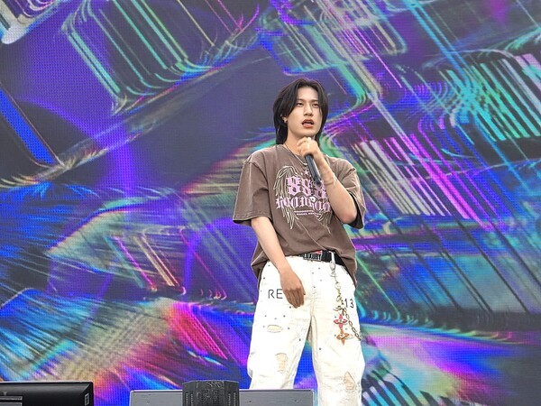 서원밸리 그린콘서트 본 공연 1부  가수 방예담의 공연 모습 