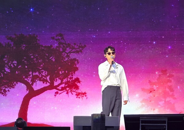 서원밸리 그린콘서트 본 공연 1부  가수 임한별의 공연 모습