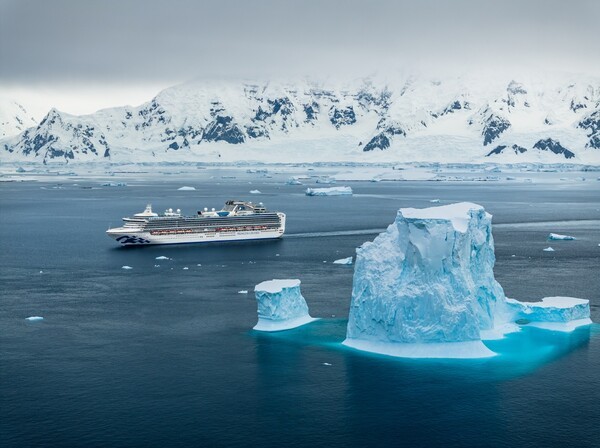 남극을 운항하고 있는 프린세스 크루즈. [사진=프린세스 크루즈]