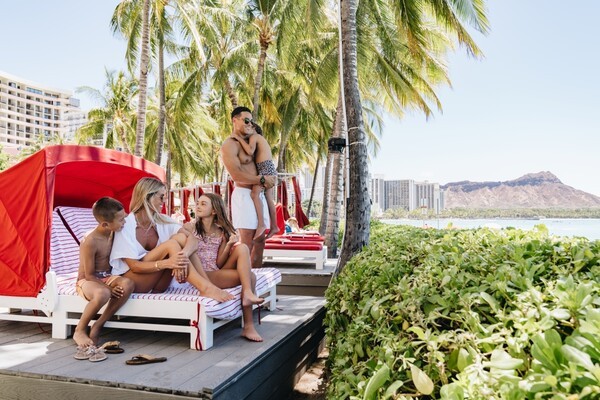 하와이에서 휴가를 즐기는 가족들 [사진=호텔엔투어] 