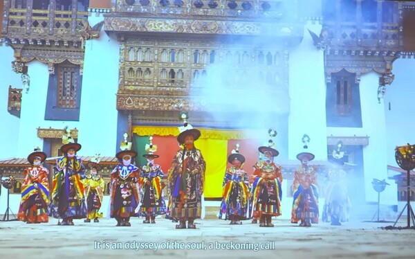 지난 17일, 중국 산둥성 청도 부력애미호텔에서 개최된 '제2회 부탄 ESG 여행상품 설명회'에서 상영된 부탄 홍보 영상 모습 [사진=이상인 편집위원]