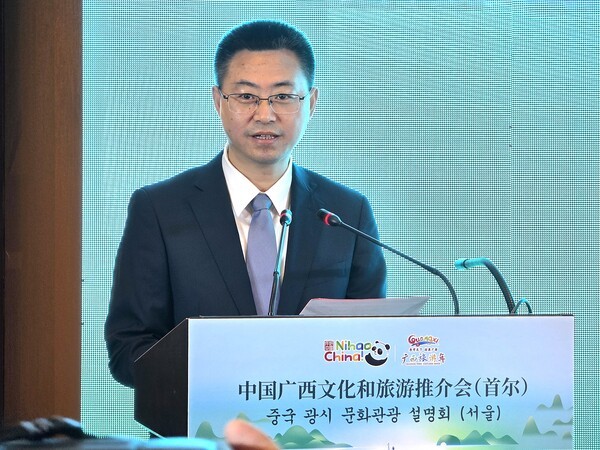 환영사를 하고 있는  한류 중국 광시좡족자치구 문화관광청 당조서기 겸 광시자치구 당워원회 총서기 [사진=이상인 편집위원]