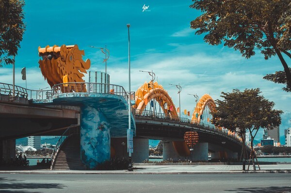 세계에서 가장 큰 용 모양의 강철 다리로 알려진 다낭 드래곤브릿지 [사진= 편성희 기자]  