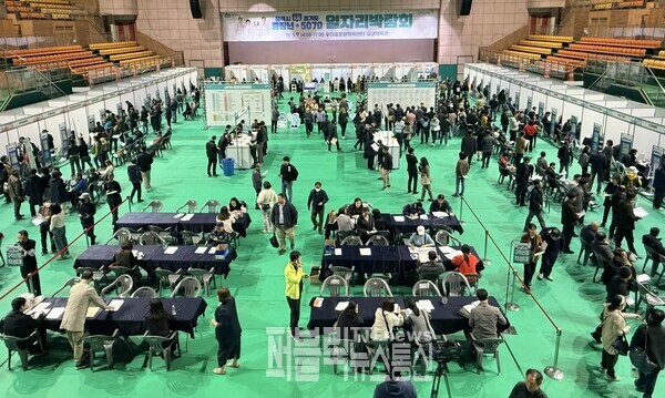 평택시, <b>중장년</b>+경기도 5070 <b>일자리박람회</b> 성료