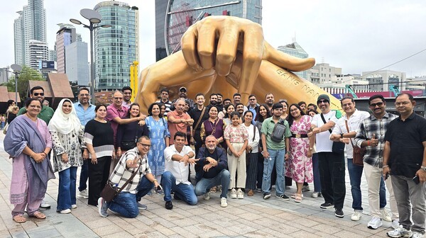 다이너스티코리아가 진행한 마이스 팀 단체사진 촬영 모습 [사진=다이너스티코리아]