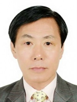 칼럼니스트 새한미디어그룹 부회장 최문 ㅡ 국민주권에 기반한 바른 정치와 인간 존엄, 사회의 신뢰의 회복에 대한 칼럼을 주로 연재