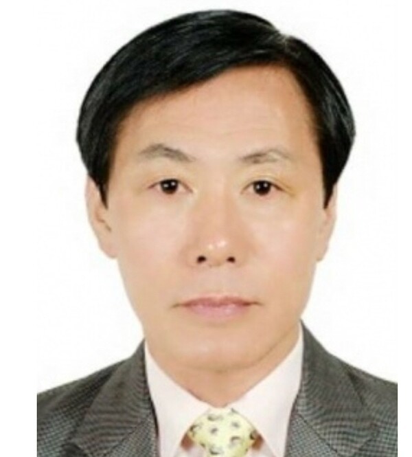 칼럼니스트 새한미디어그룹 부회장 최문 ㅡ 국민주권에 기반한 바른 정치와 인간 존엄, 사회의 신뢰의 회복에 대한 칼럼을 주로 연재