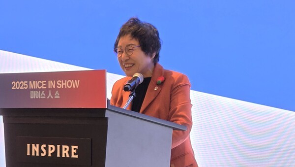 지난 24일, 인스파이어 엔터테인먼트 리조트에서 개최된 ‘2025 마이스人 쇼(MICE IN Show)’ 에서 조태숙 서울특별시관광협회 회장이 축사를 하고 있는 모습[사진=이상인 편집위원]
