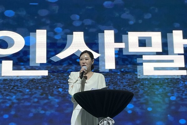 임보란 대한문신사중앙회 회장이 25일 서울 엠버서더 호텔에서 개최된 '문신사 제도 정착을 위한 정책토론회'에서 인사말을 하고 있다. [사진=박도하 기자]