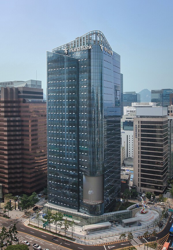 하나은행, K조선 상생금융 출범..."중소기업에 최대 3년 2.4%p 우대금리" - 뉴스 썸네일 이미지