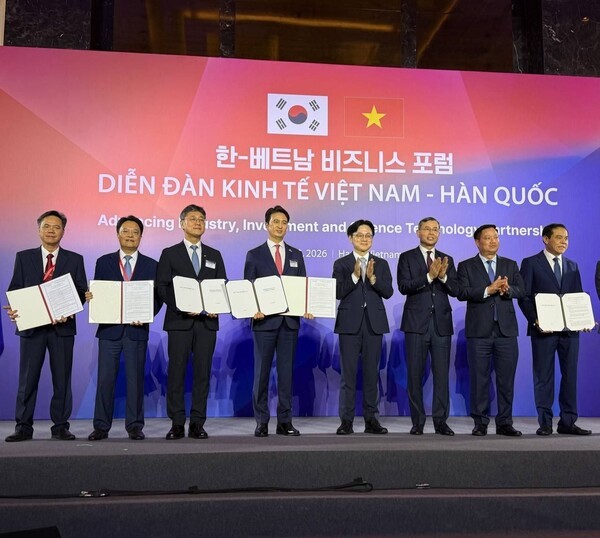 SK, 최태원 회장의 ‘AI 풀스택’ 베트남 이식… 에너지와 인공지능 통째로 묶는다